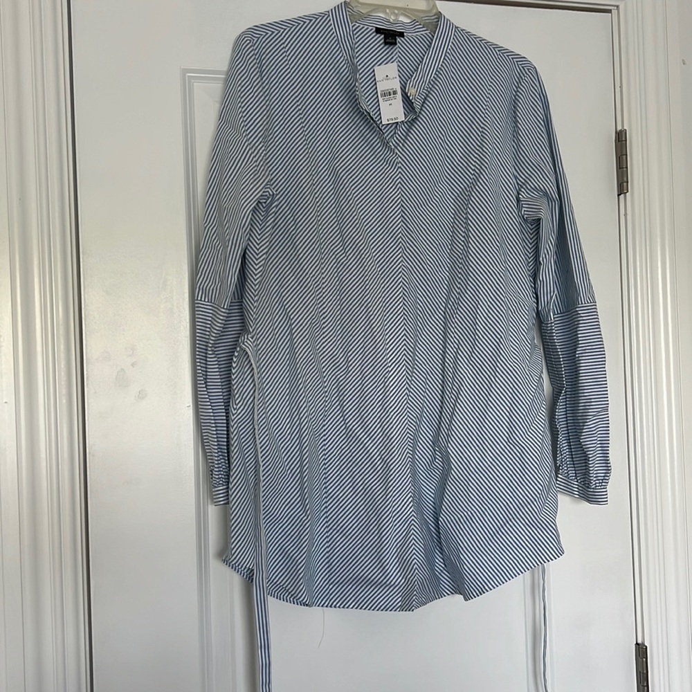 ANN TAYLOR BLUE AND WHITE PINSTRIPE SHIRT WITH BUILT IN BELT